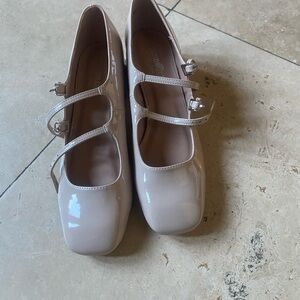 Cushion air, beautiful shoes, brand new size 8